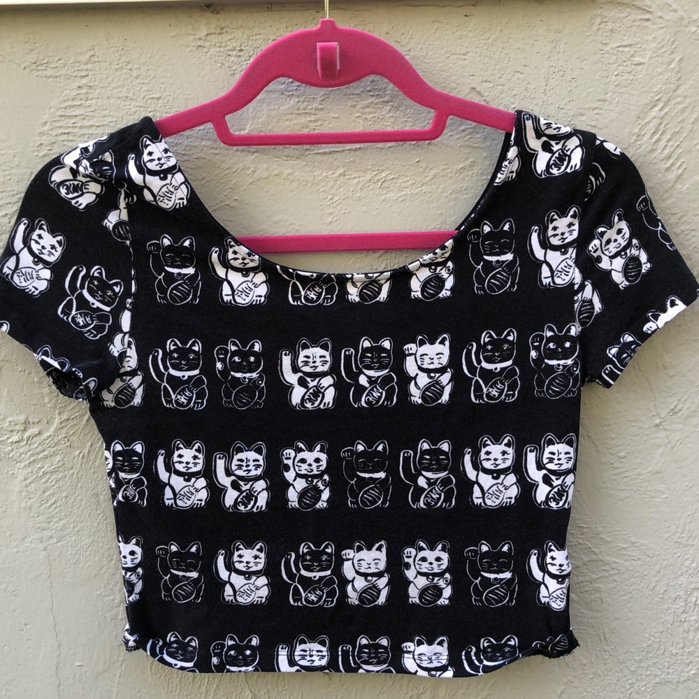 Black Lucky Cat Crop Top